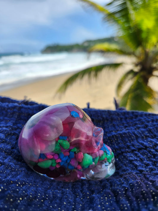 Calavera Mediana con flores y piedras de colores