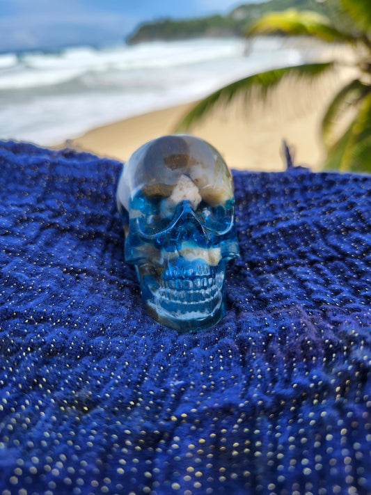 Calavera Mediana piedras de rio y cristales azules